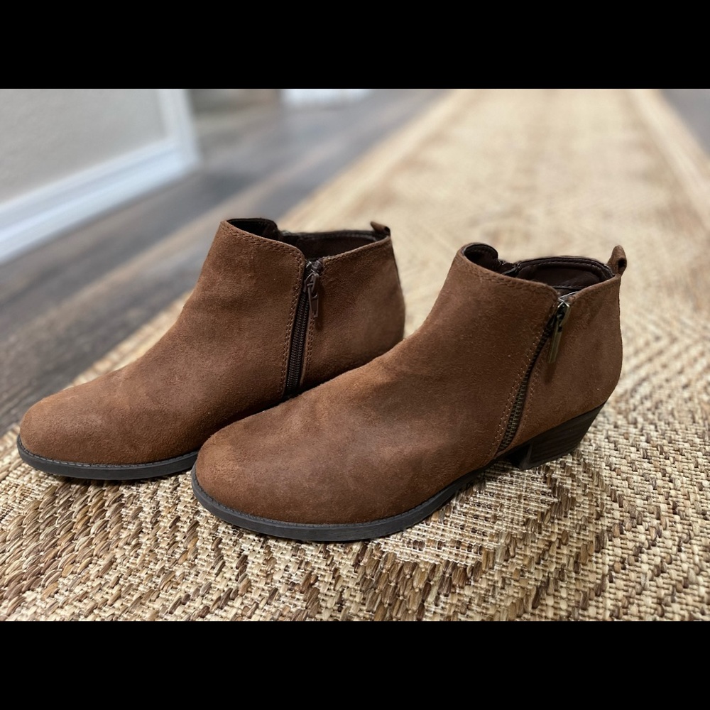 Carlos Santana brown midi booties size 9.5